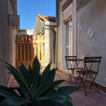 Vicolo Lavico Apartamento *